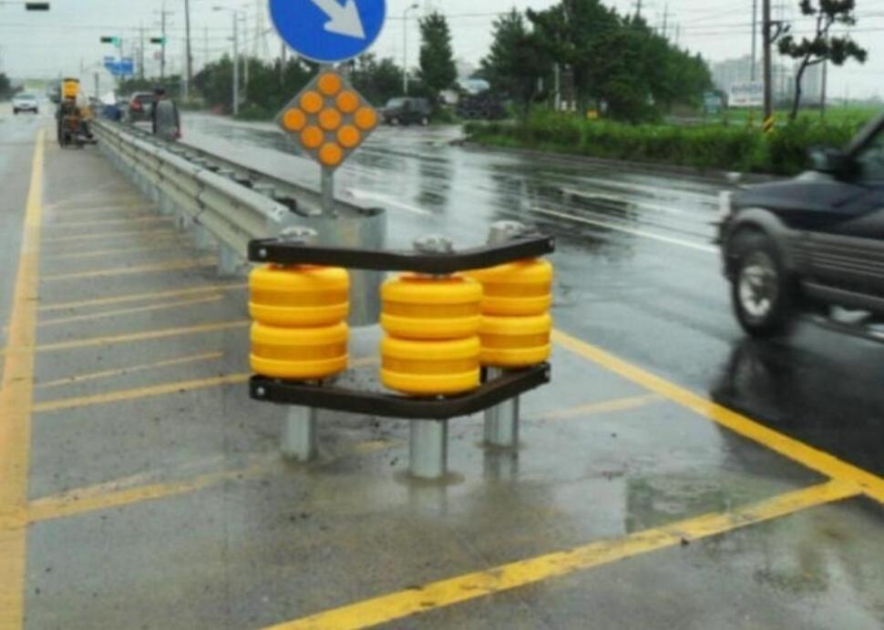 Traffic safety highway guardrail road barrier EVA roller barrier for road safety