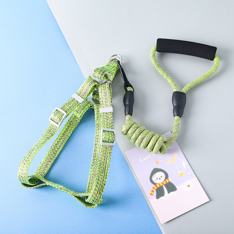 The new dog leash can adjust the dog leash medium and large bite resistant explosion-proof impact dog rope