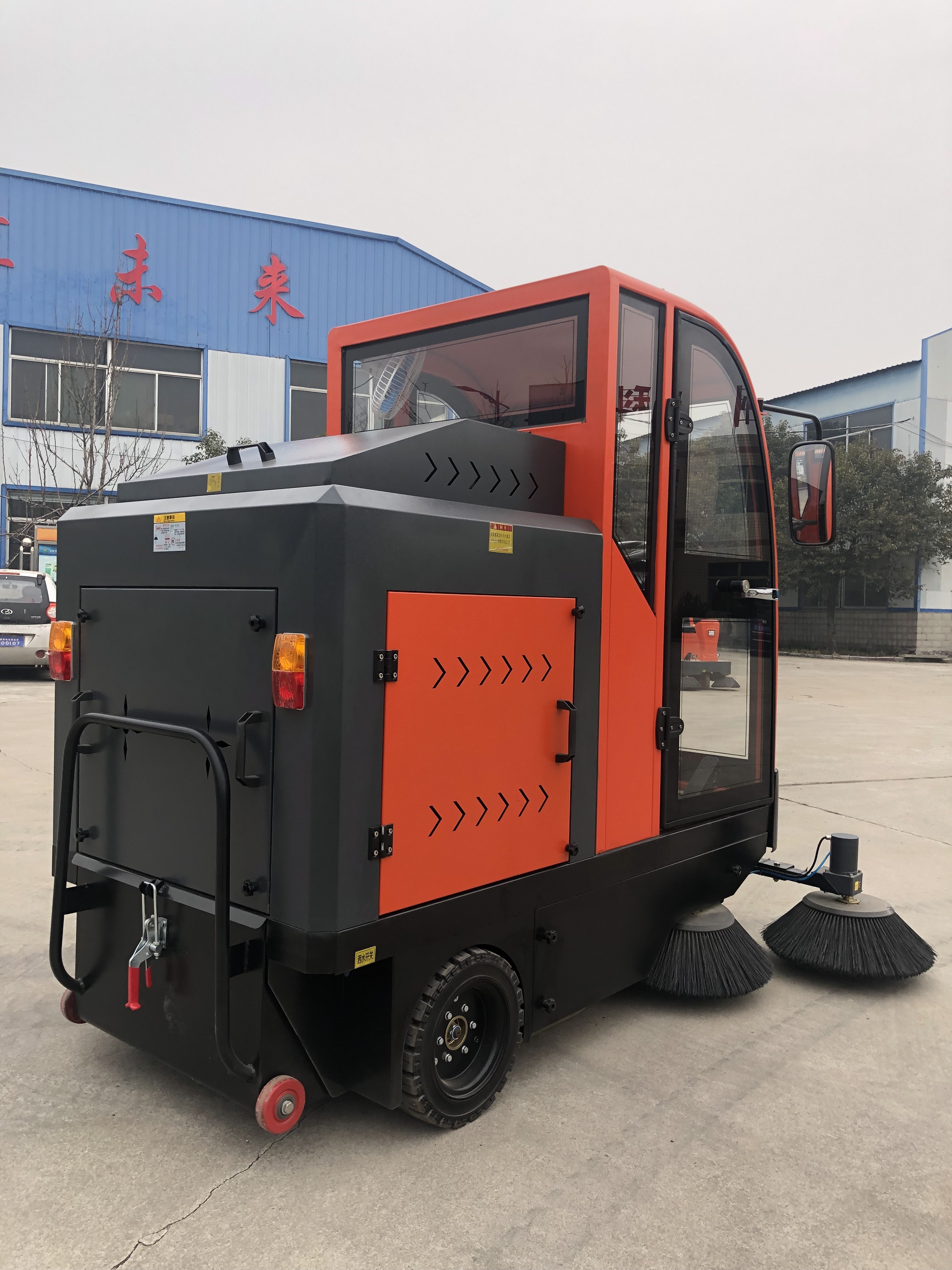 china atv 3 point hitch  mechanical battery power broom floor manual road sweeper roller 2000 ride-on tractor