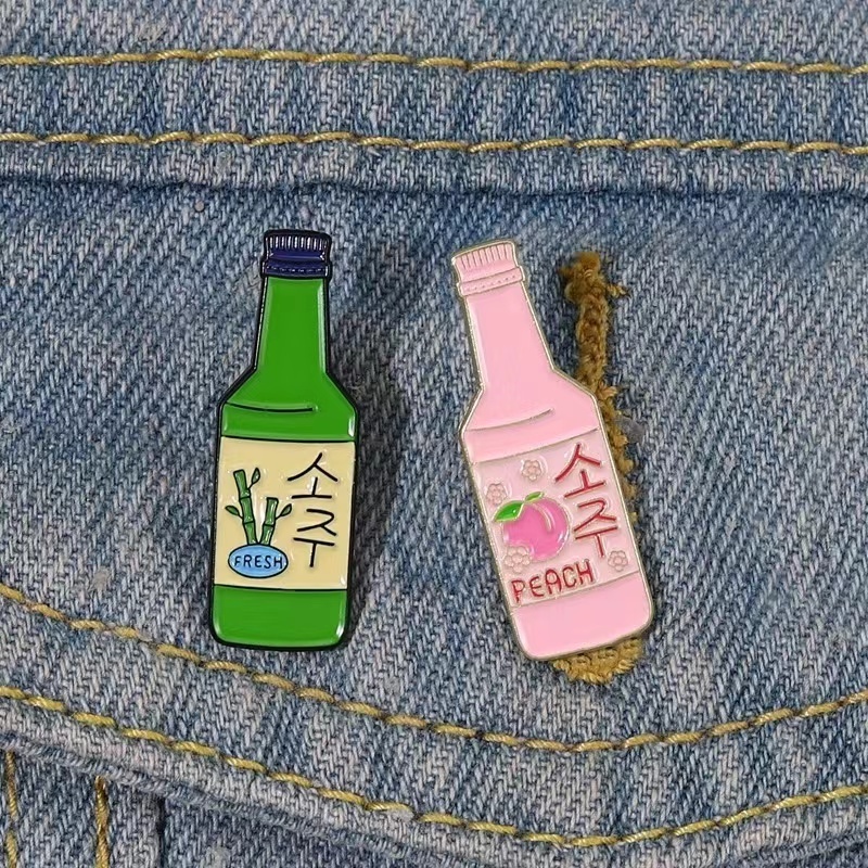 Mini Green Alcoholic Beverage Bottle Brooch Metal Lapel Badge Collect Denim Jacket Backpack Pin Given Friends And Fans Gifts