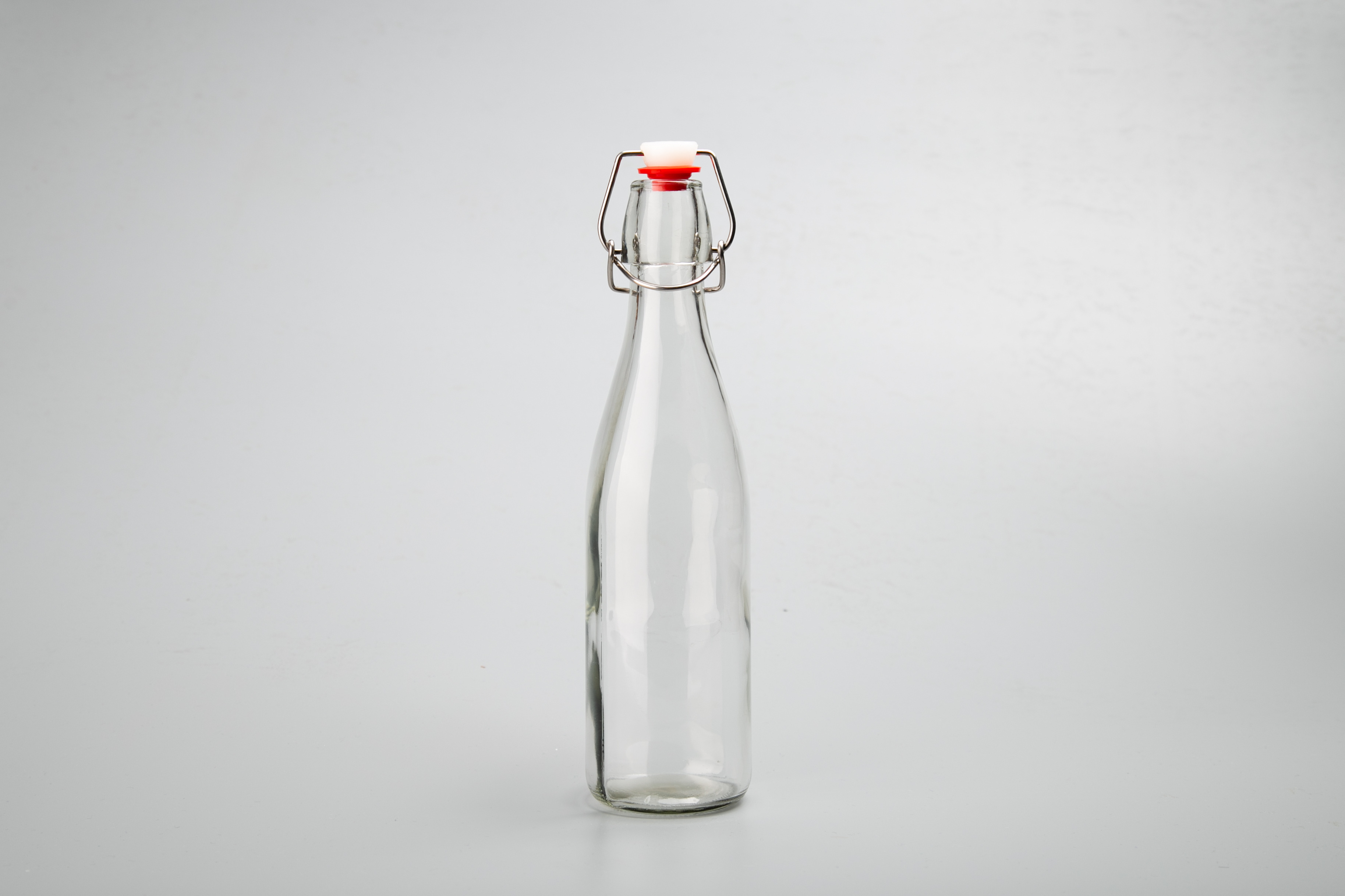 Wholesale Factory price 500ml Empty Clear Drinking Beverage Container Glass Bottle  glass swing top bottle