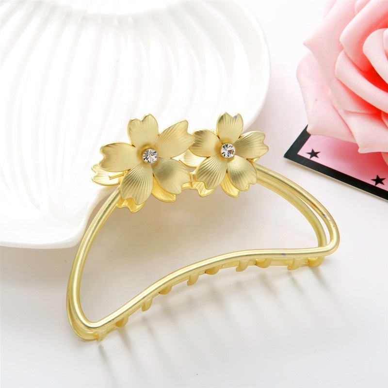 Hot Selling Simple Hair Accessories Retro Flower Hair Clip Metal Hair Claws For Women