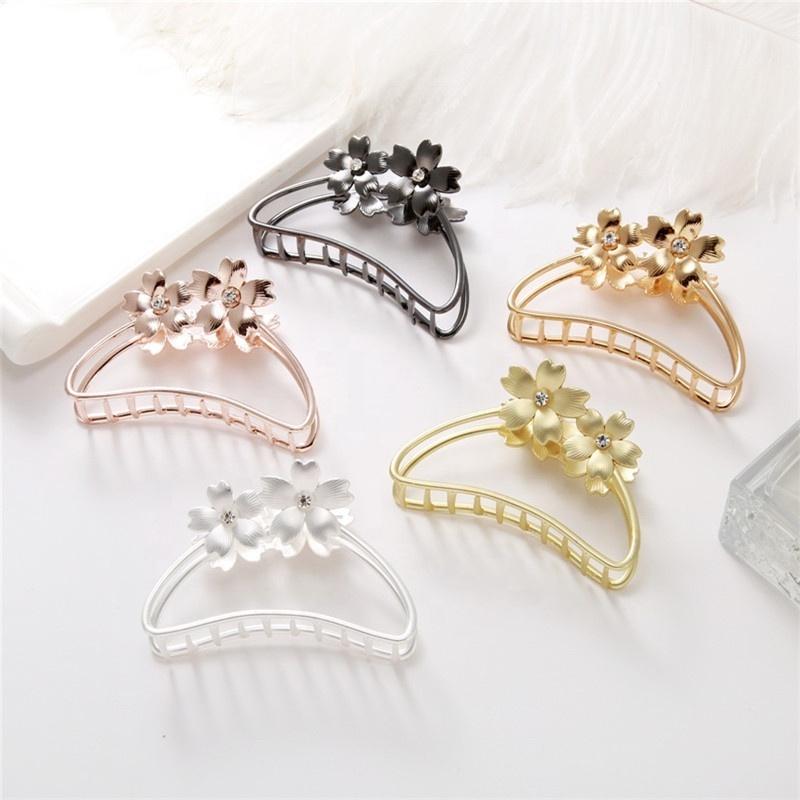 Hot Selling Simple Hair Accessories Retro Flower Hair Clip Metal Hair Claws For Women