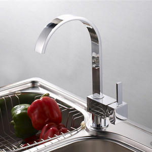 High-End Chrome Kitchen Faucet with Hot and Cold Water Tap and Solid Brass Construction