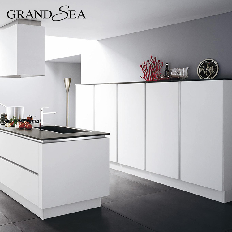 Classic style white color paint finish solid plywood kitchen cabinet  for restaurant