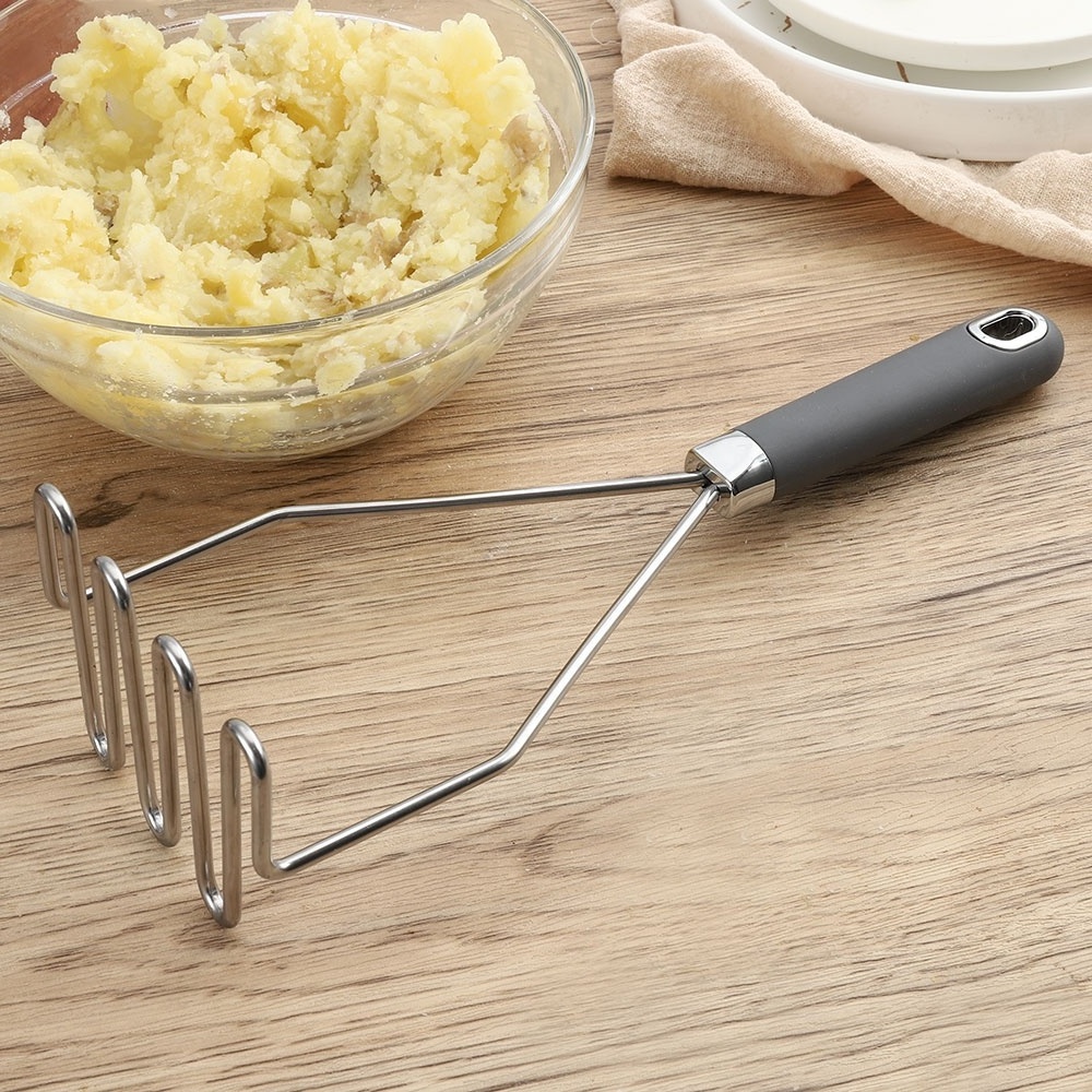 Factory supply handing handle non silp mash stainless steel wire industrial sweet potato masher