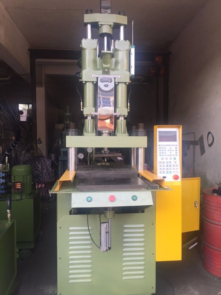 Vertical Manual plastic injection molding machine