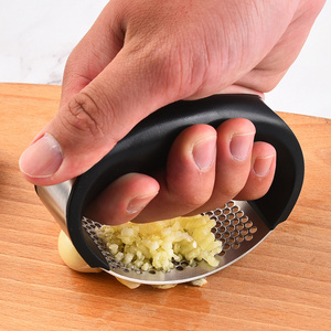 Kitchen Gadgets PP Garlic Chopper Stainless Steel Garlic Mincer Crusher Garlic Press Rocker with Ergonomic Handle