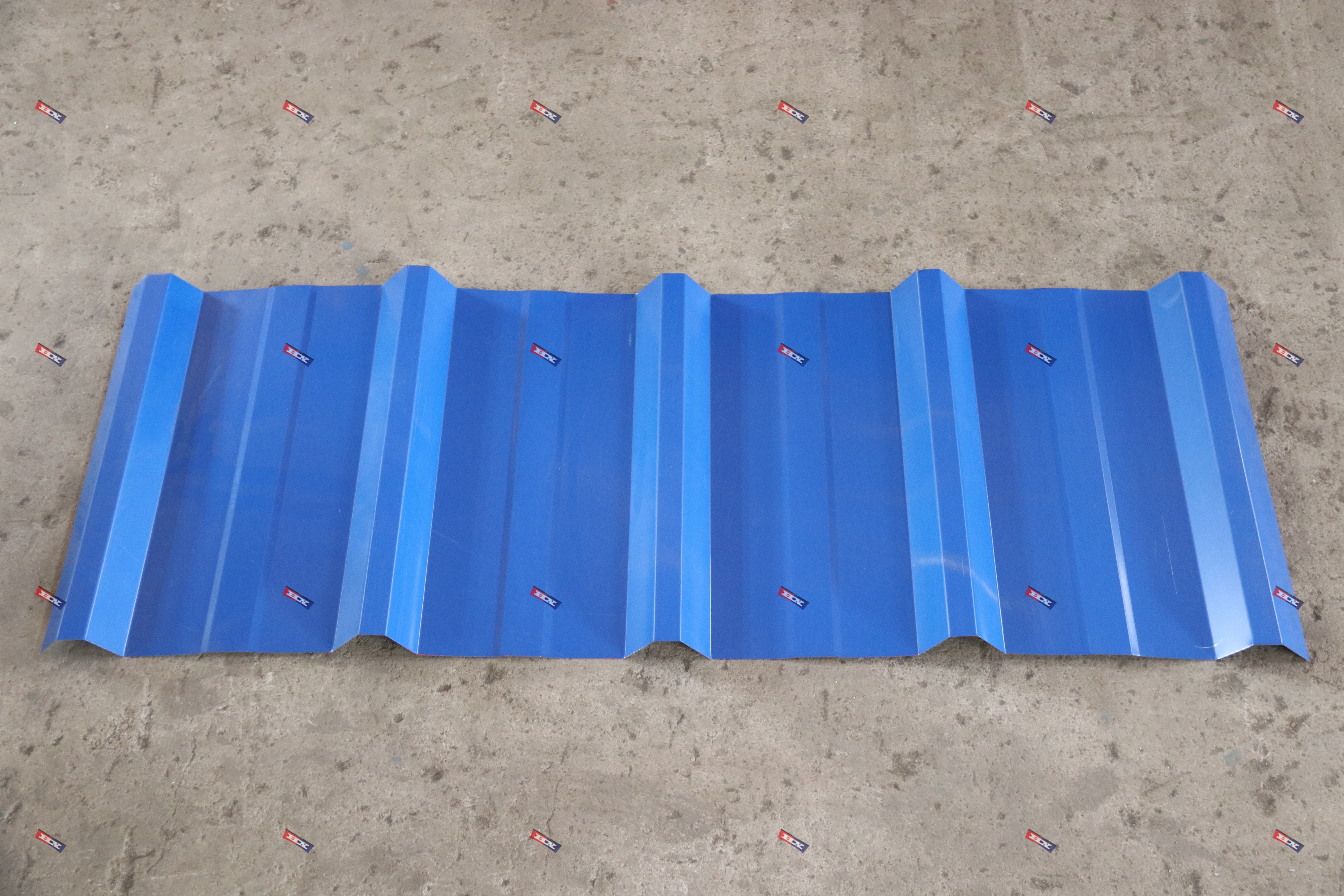 Automatic roof panel roll forming steel roofing machine