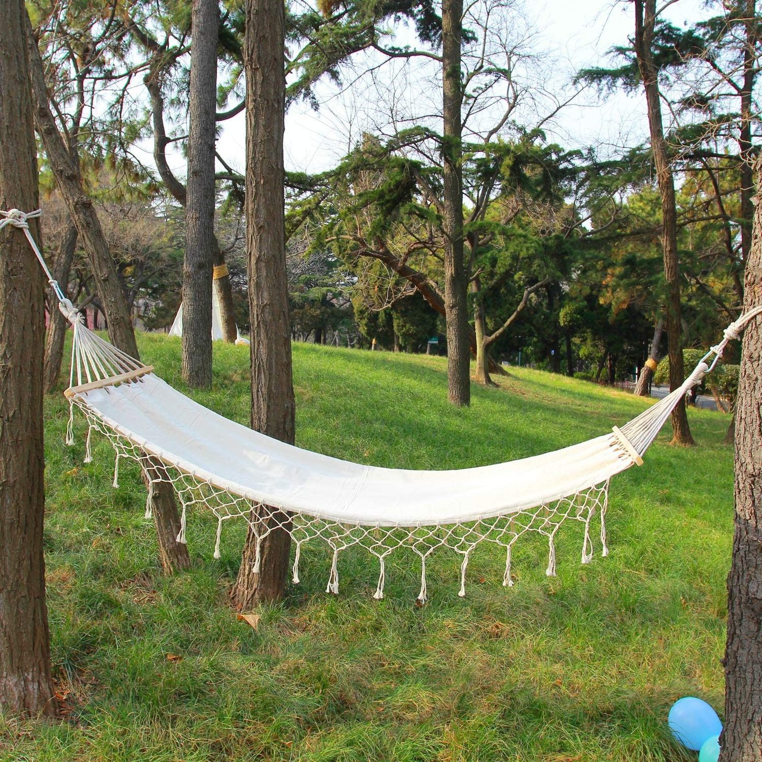 Muslim style boho white indoor hammock with wooden bar macrame elegant outside or garden recycled hammock canvas cotton hammock