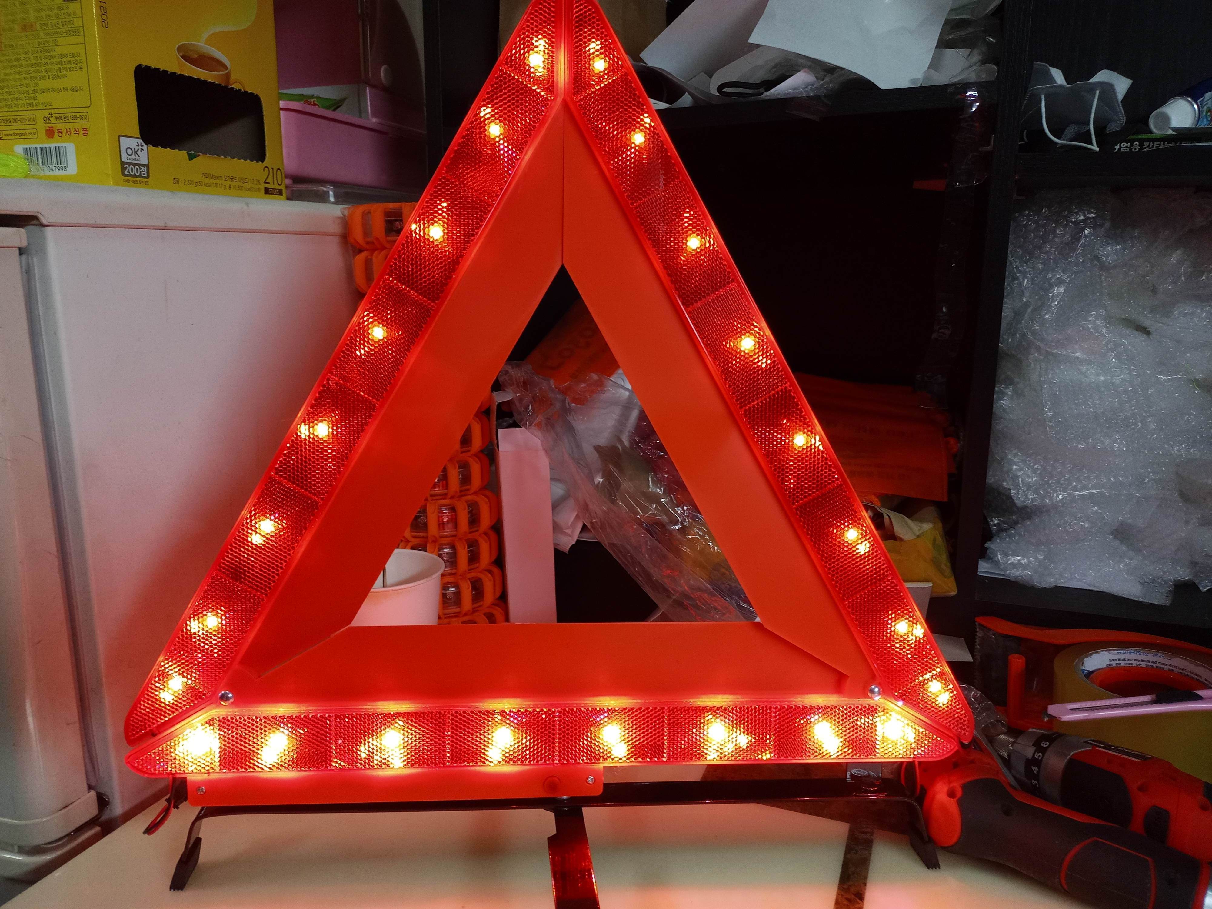 Import Car Accessories Cixi Factory Vehicle Tools car emergency LED warning triangle(HXJ-6 LED AA)