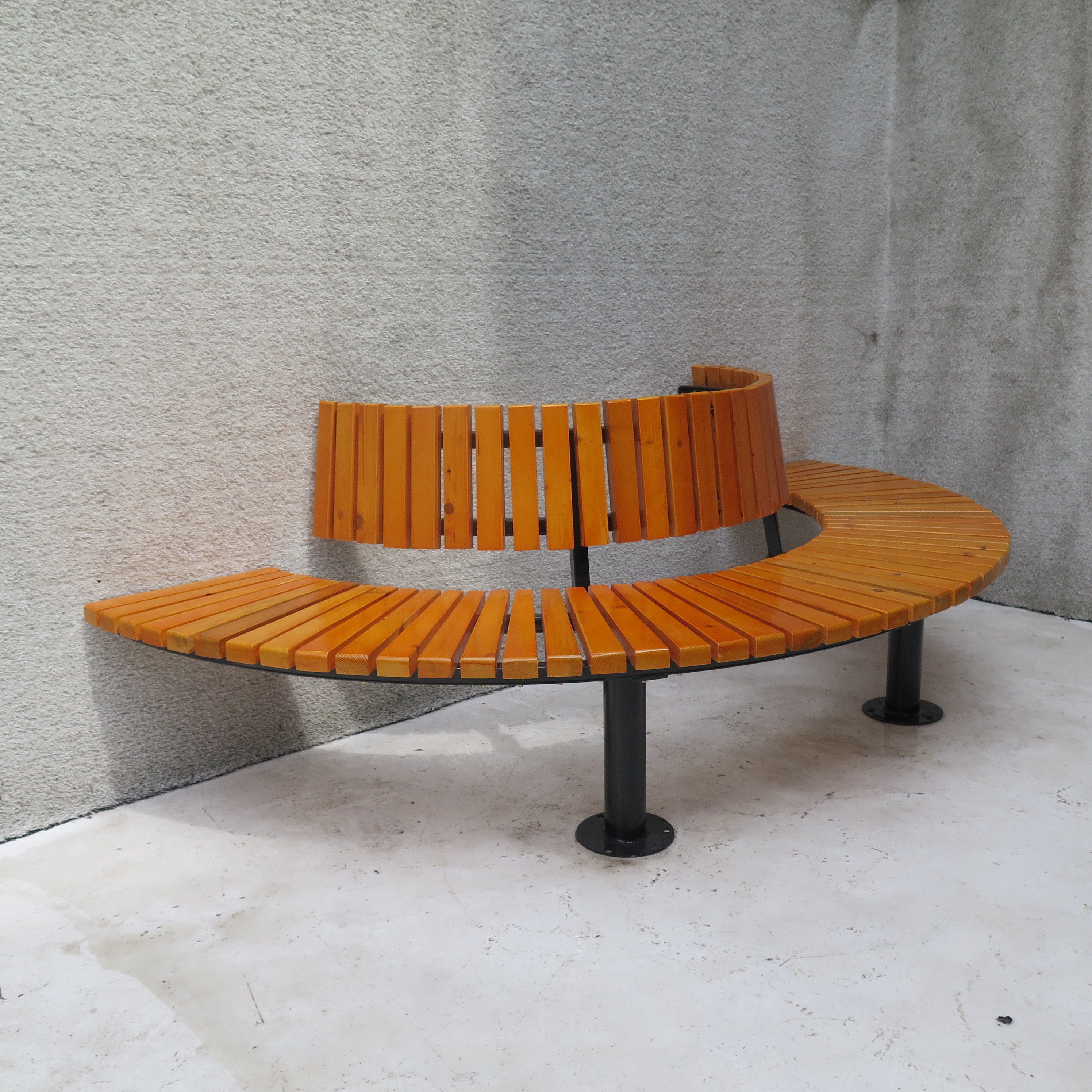 Factory top sale garden park curved bench mold metal feet frame wooden round tree bench outside street seat park bench seating