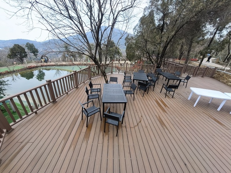 Hard wearing waterproof outdoor floor covering outdoor WPC composite veneer decking