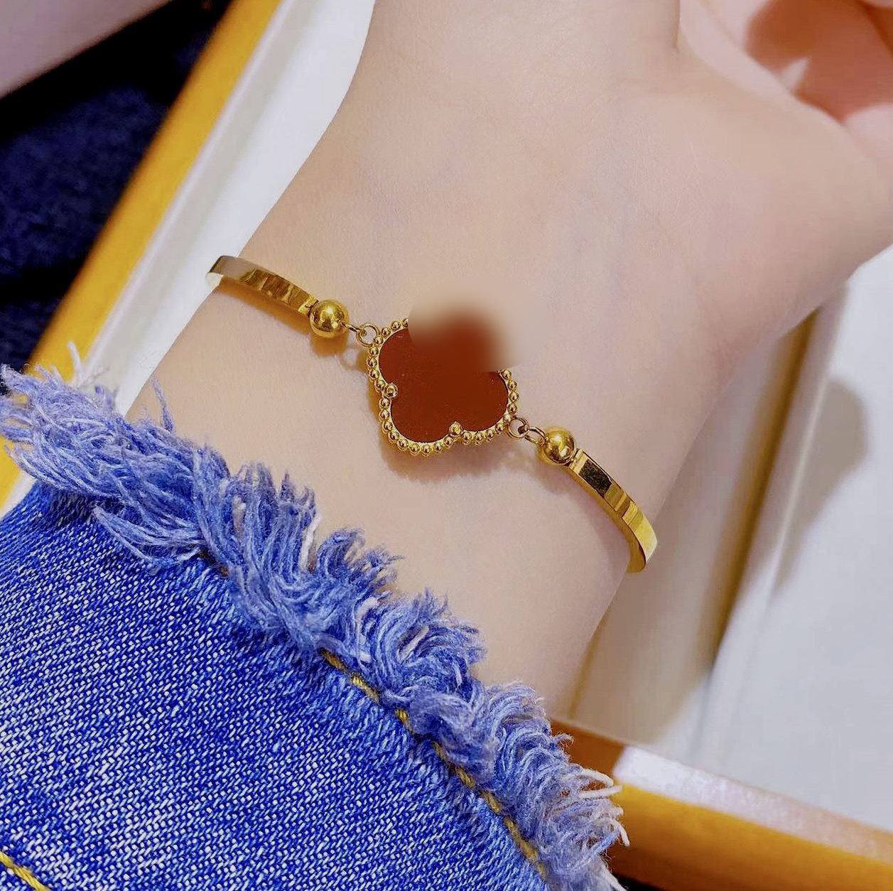 Fashion fashion Gold plating bracelet Stainless steel Four-leaf clover bracelet Jewelry for women