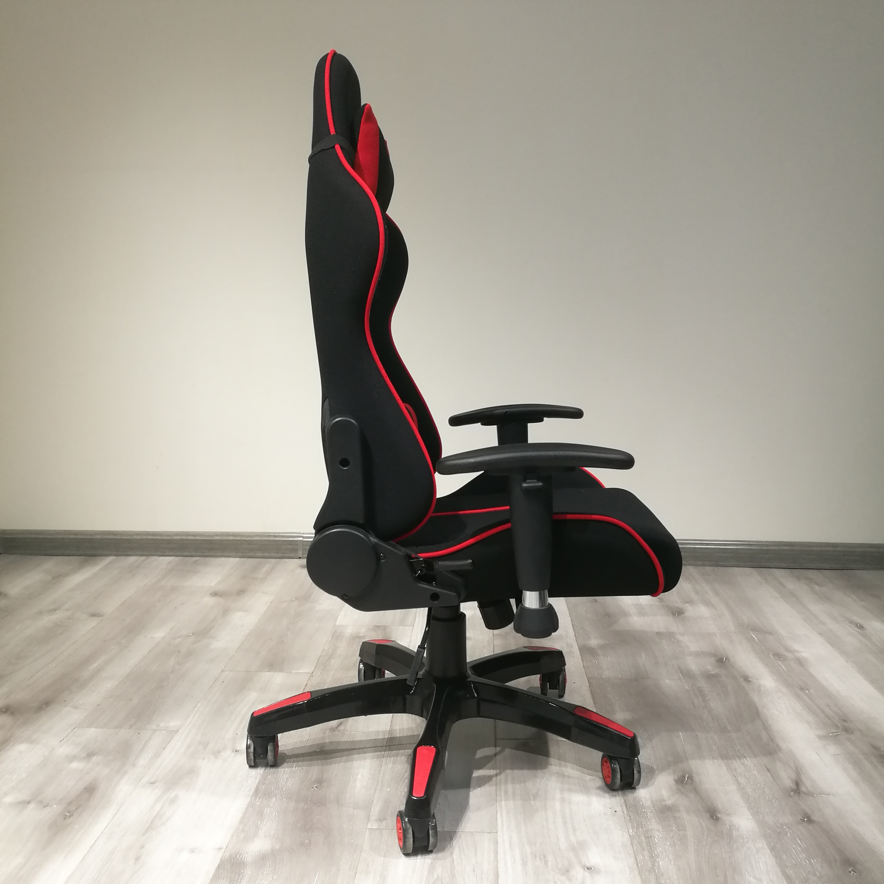 Hot sale Cheap gamer chair PU leather Rgb 180 degrees scorpion massaging gear office gaming chair