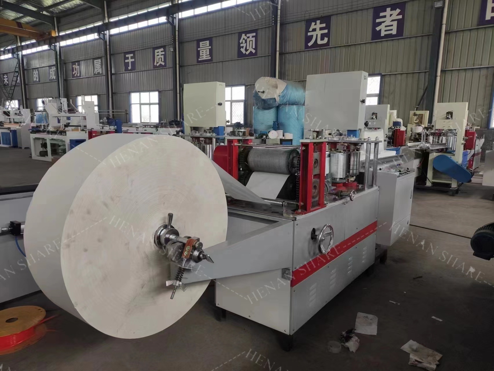 Nonwoven napkin paper embossing press folding machine napkin tissue paper making machine