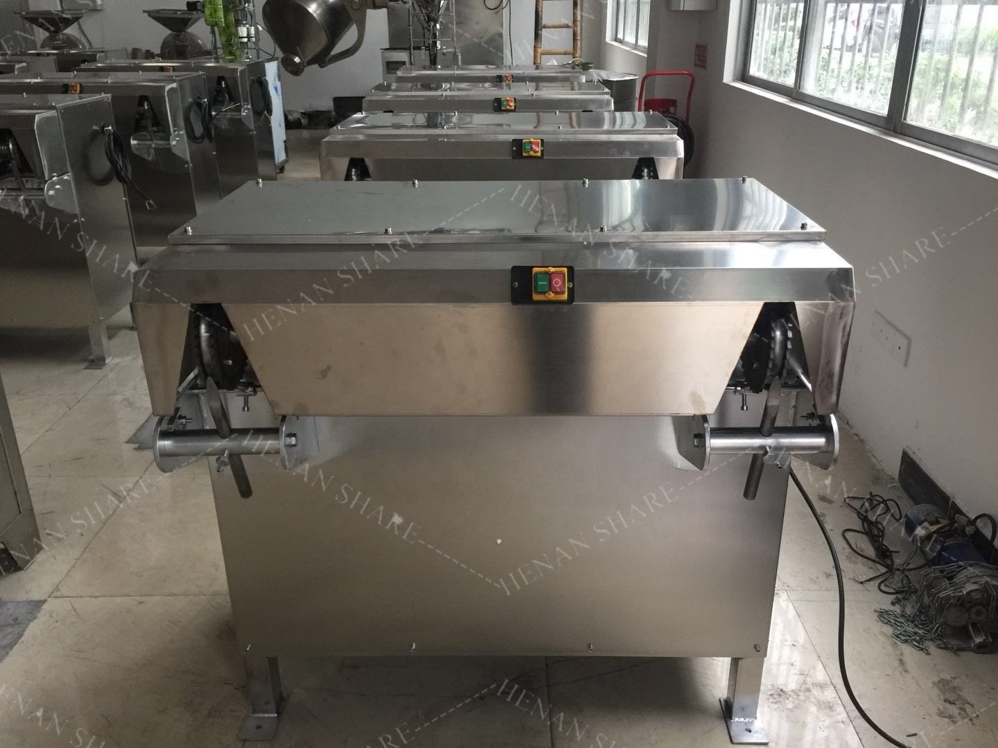 Coconut Peeling Machine Automatic Coconut Husk Peeling Machine Slicer Coconut Peeler Dehusking Machine