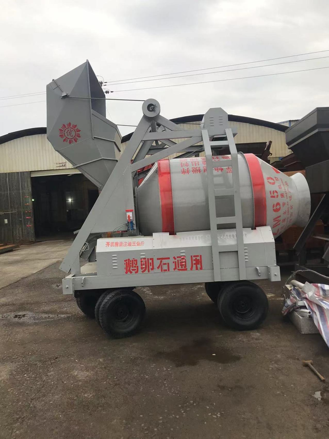 Self Loading Cement Concrete Mixer