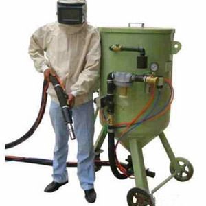 Equipped With Sandblasting Hoppers Water Sand Blasting Machine