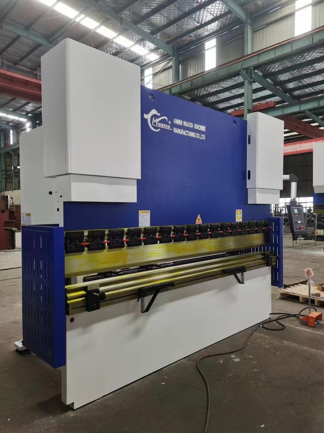 Manufacturer low price E21 bending machine cnc press break machine panel bending machine