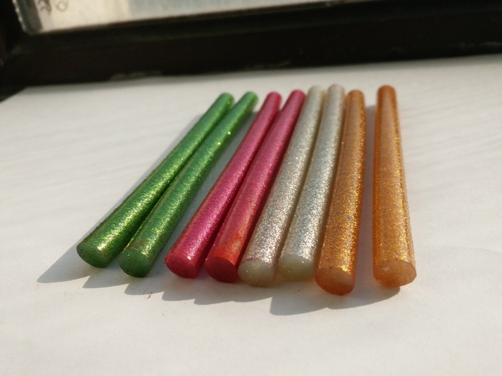 Colorful hot melt glue stick with glitter powder used for Arts and crafts