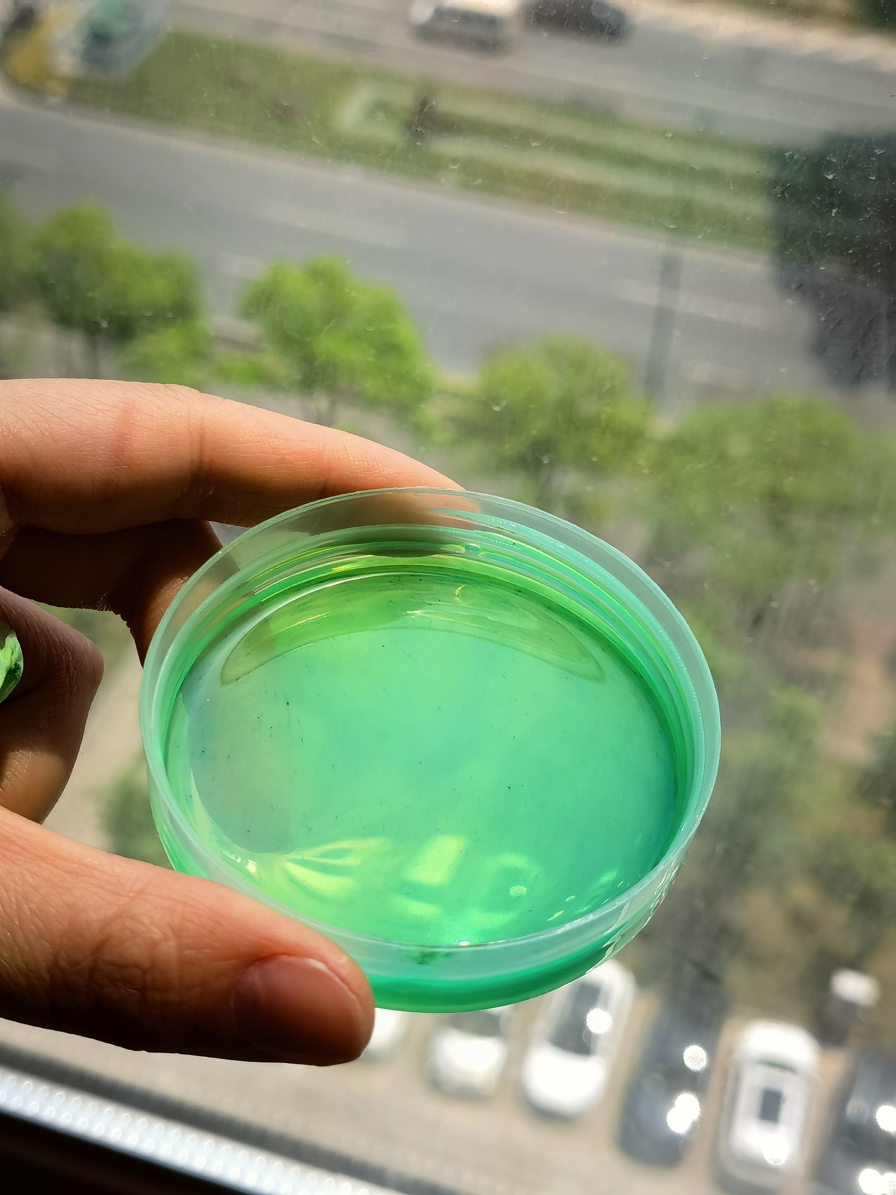 Custom oil soluble fluorescent green dye solvent dye for diesel lubricating oil dyeing