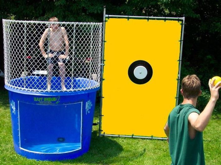 Carnival Games Splash Dunk Tank Inflatable Dunking Machine Backyard Water Dunk Tank For Sale