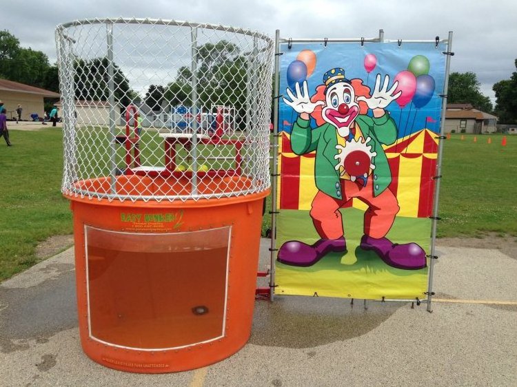 Hot Selling Carnival Games Inflatable Splash Dunk Tank Backyard Dunking Machine Water Game