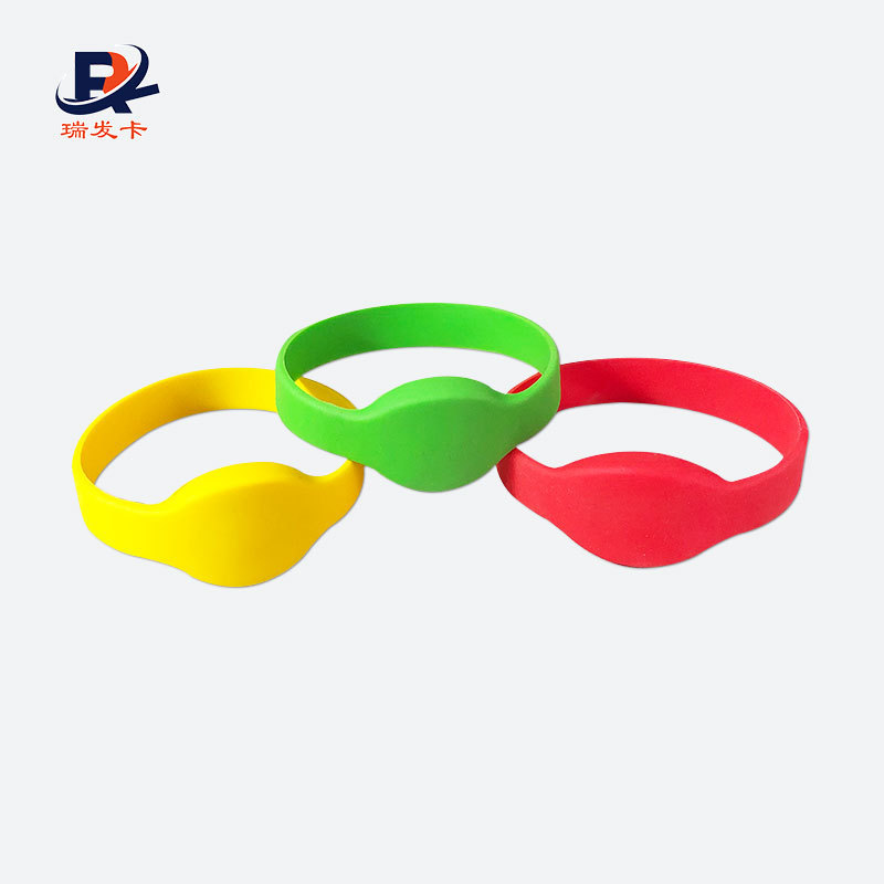 Customized logo free sample cool sports rubber silicone RFID wristbands