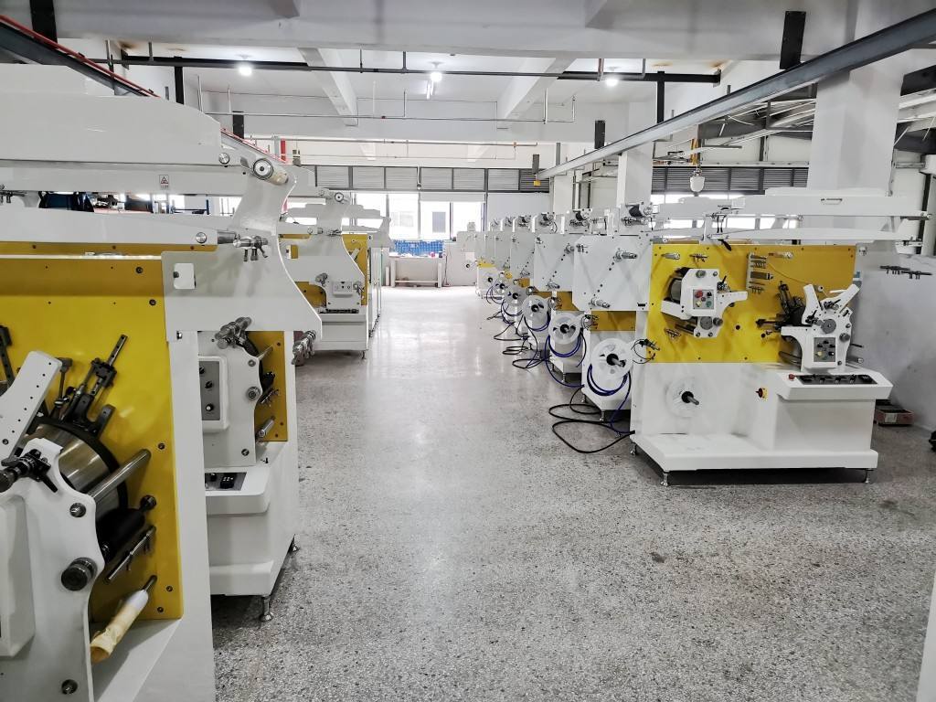 Flexographic Fabric Cloth Garment Wash Care Cotton Tape Flexo UV Adhesive Label Printing Machine