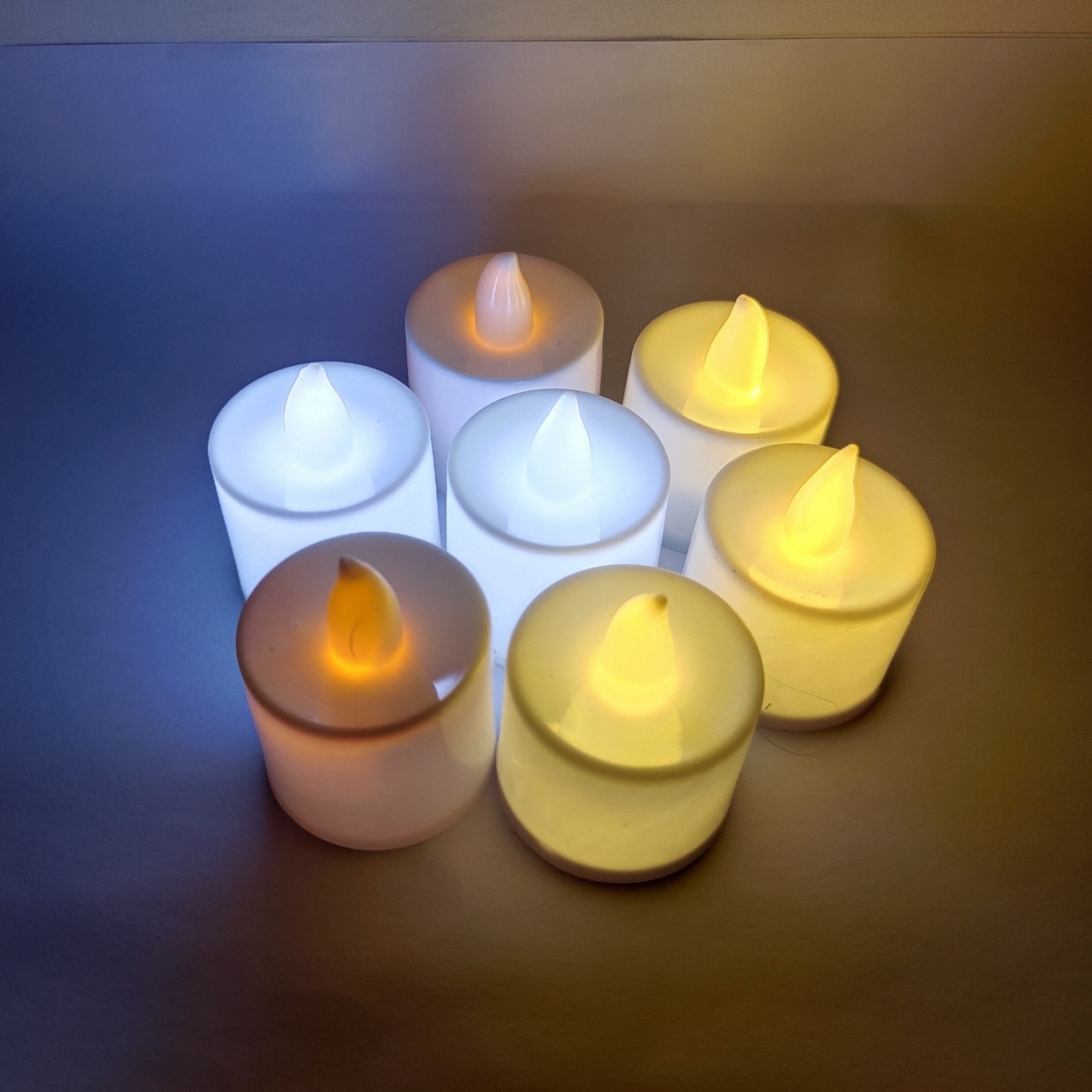 Battery Electric White Yellow Flicker Light Flameless Round Valentine's Day Decoration LED Tea Light Candles