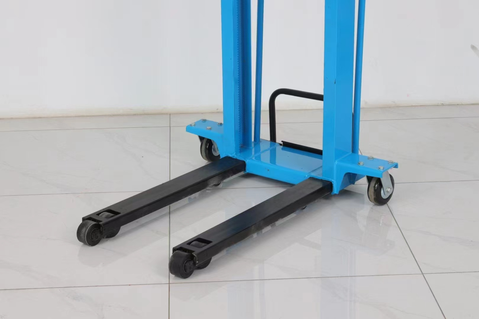 Made In China Lifting 1000kg 1.6m Semi Electric Self Loading Forklift Portable Stacker