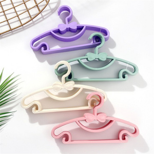 China Non-marking Multi-function Small Clothes Coat Hangers Central Bow-knot Design Portable Children Plastic Coat Hanger