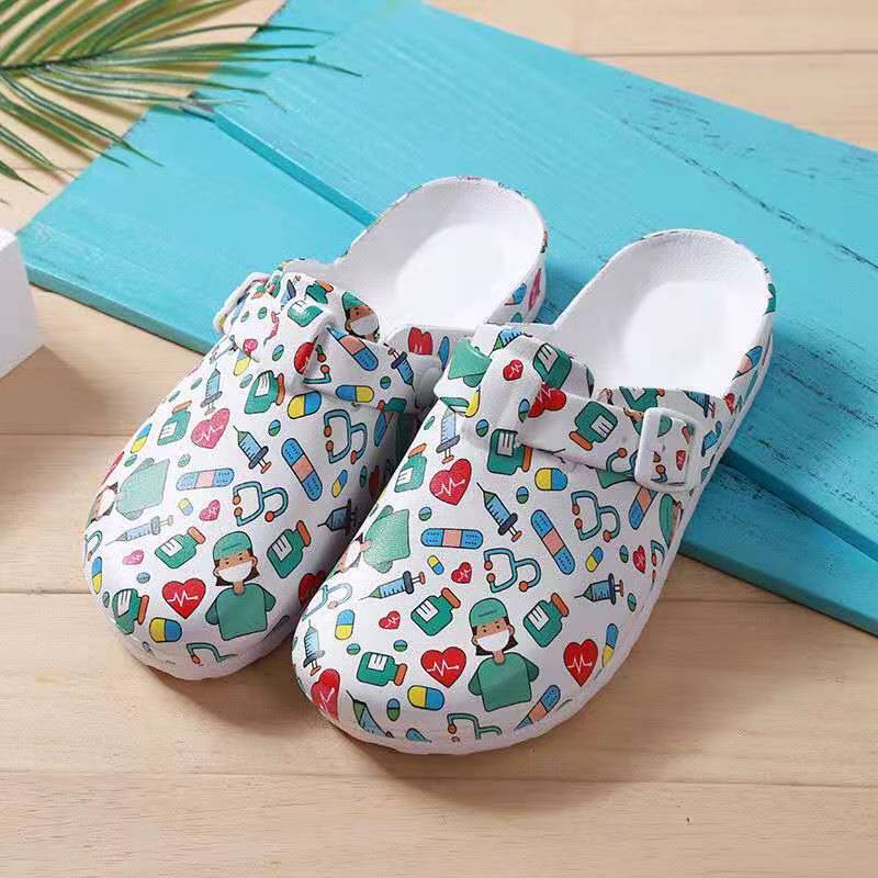 2024 Summer New Design Woman Sandals Nurse Garden Clogs and Mules Shoes Lightweight Casual Nursing Medical Hospital Shoes