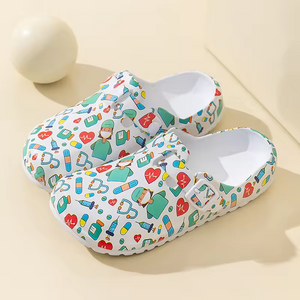 2024 Summer New Design Woman Sandals Nurse Garden Clogs and Mules Shoes Lightweight Casual Nursing Medical Hospital Shoes