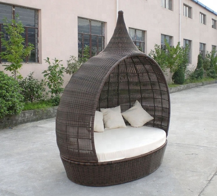 Rattan Round Outdoor Wicker Lounge Bed With Canopy Double Wide Chaise Lounge Sunbed