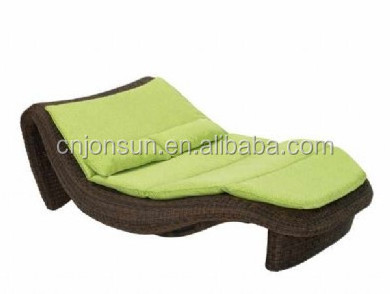 Selling Synthetic Wicker Sunbed Rattan Pool Sunbed Outdoor Daybed