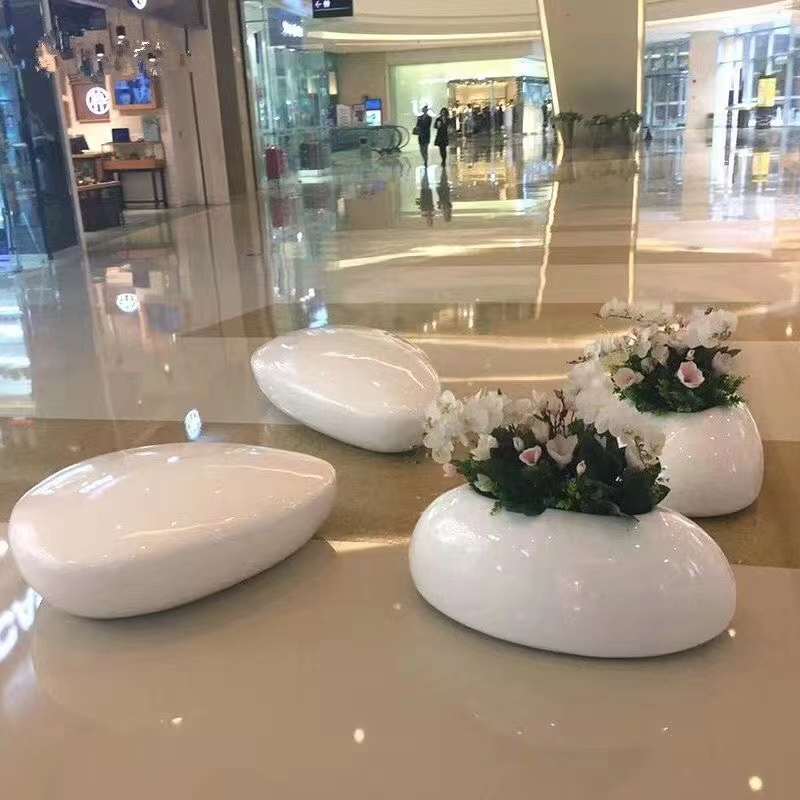 Factory hot selling fiberglass seat sculpture with flower pot for shopping mall park