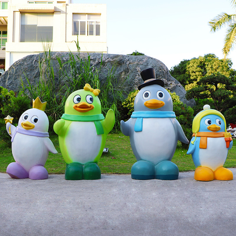 Factory customized cartoon penguin animal sculpture for outdoor theme park decoration