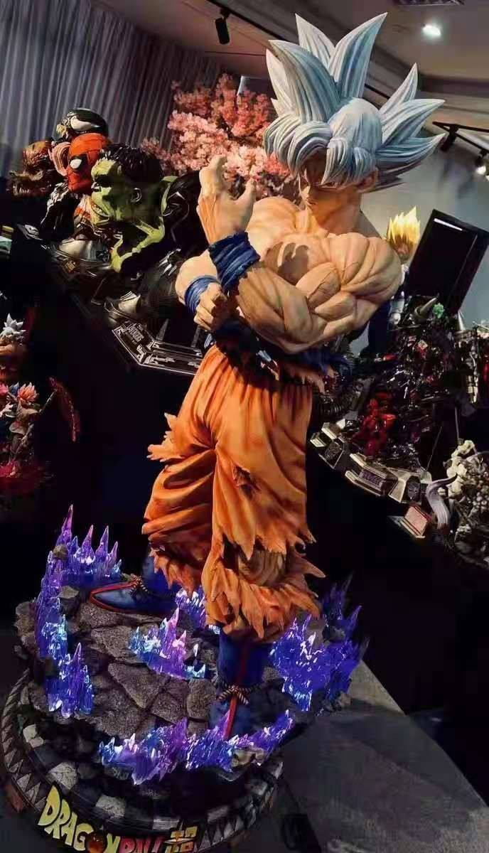 Customized Life Size Goku  Vegeta Fiberglass Japanese Anime Resin Dragon Ball Goku Kakarotto Statue For Collection Gift