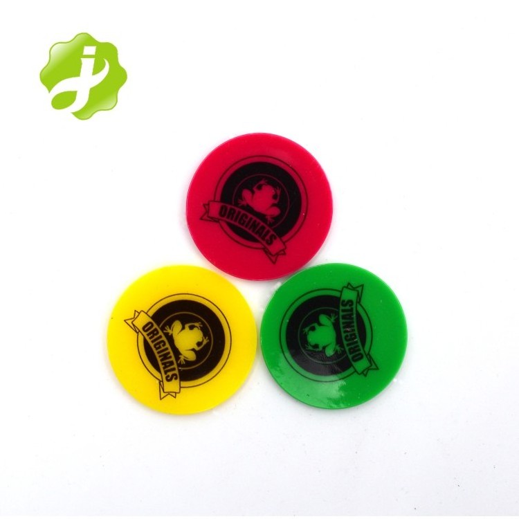 eco-friendly bulk packing custom logo printed and color plastic game token coin