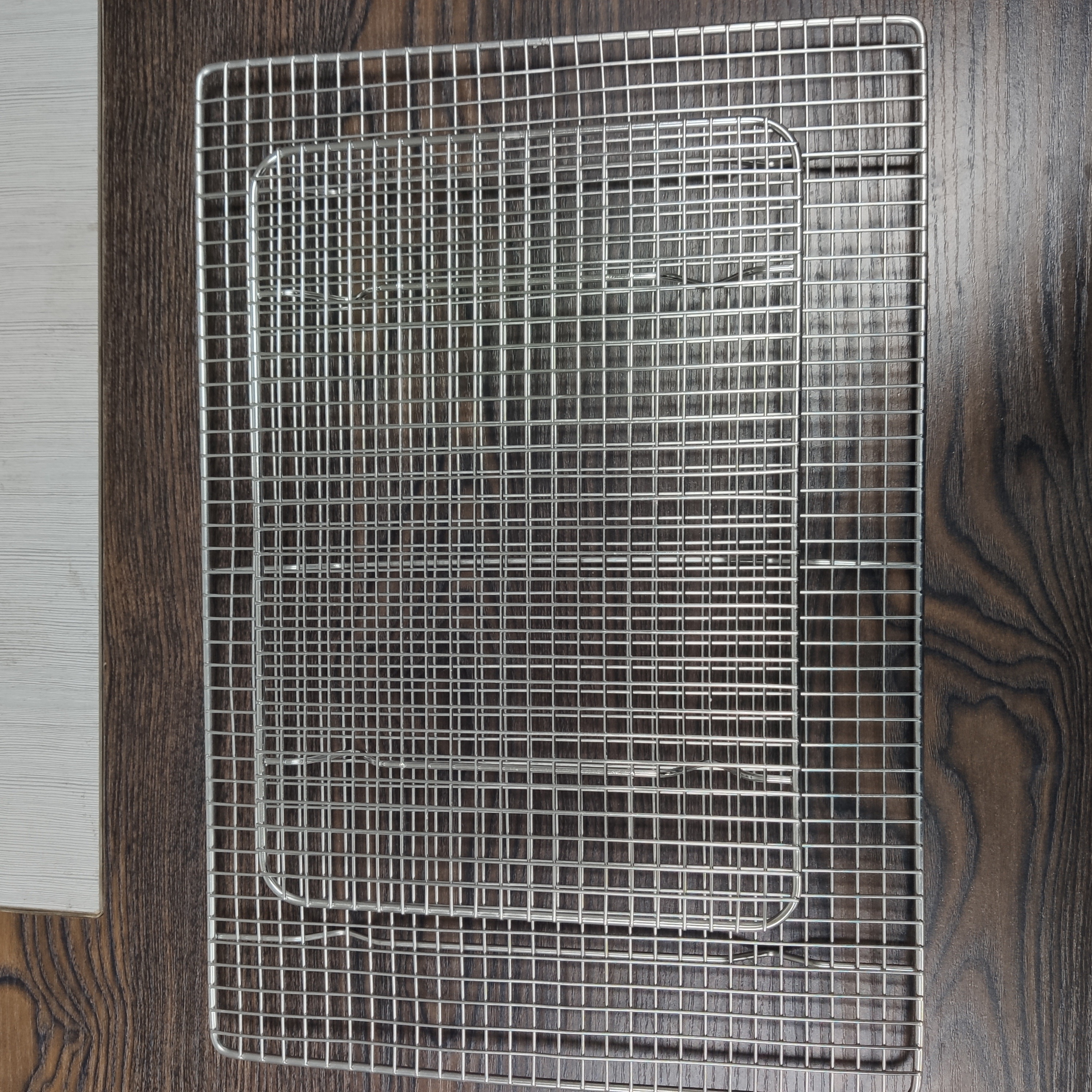 Customized Aluminum Cookie Pan With Stainless Steel Cooling Wire Rack for Baking Meat and Cakes Durable Bakeware Metal Product