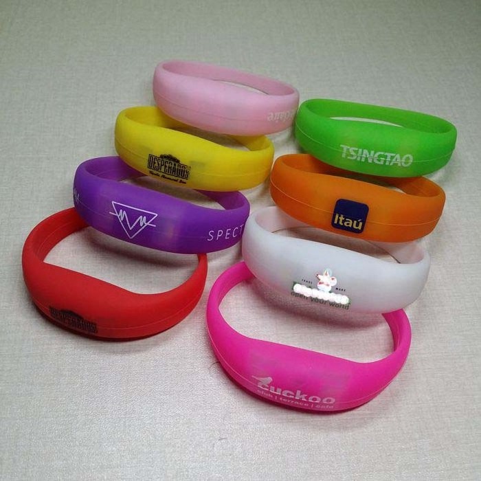 2021 New Fashion Sound Activated LED Silicone light up bracelet