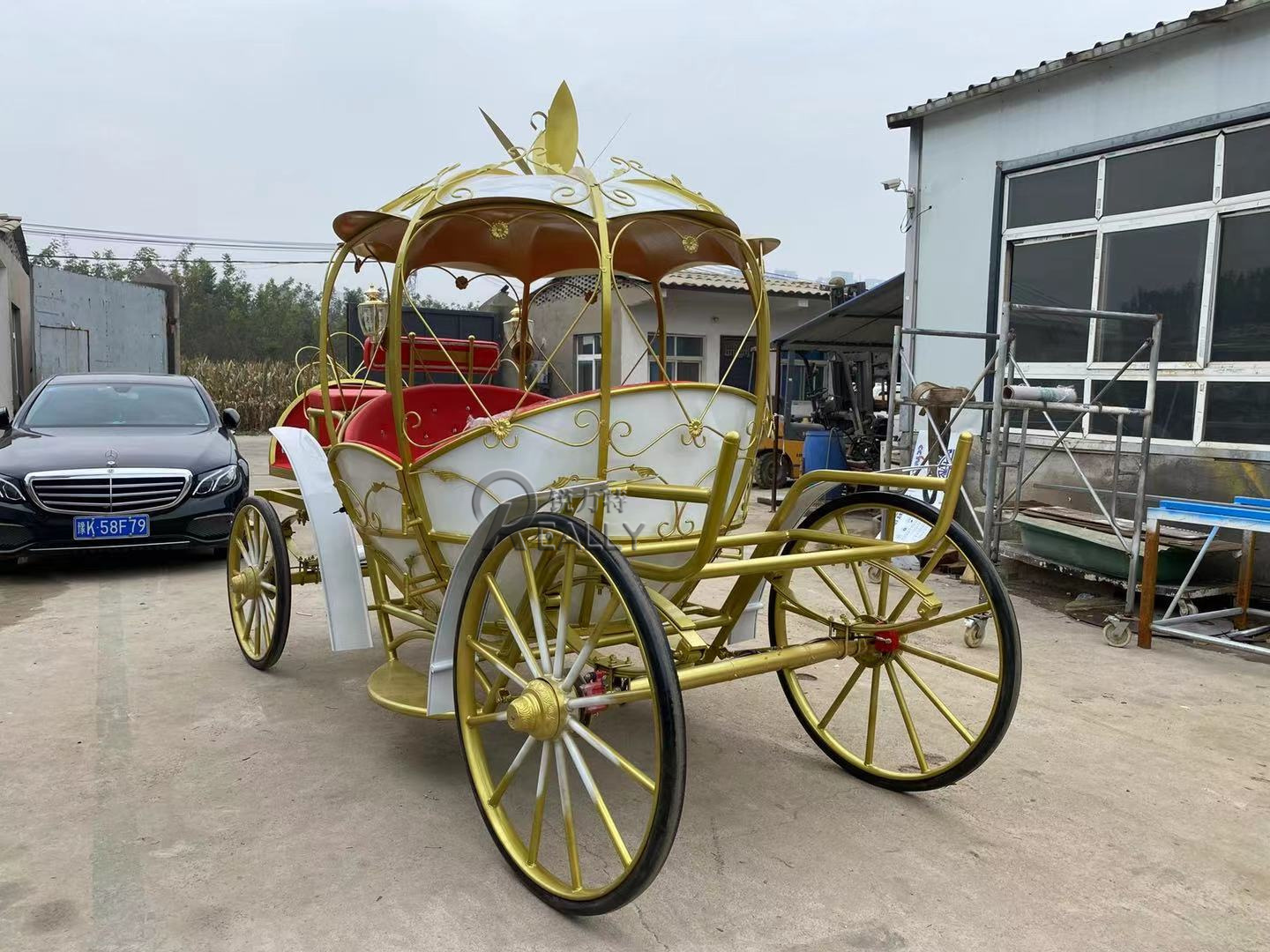 High Quality Horse Carriage Pumpkin Carriage 4 Wheels Electric Princess Cinderella Wedding Horse Carriages For Sale