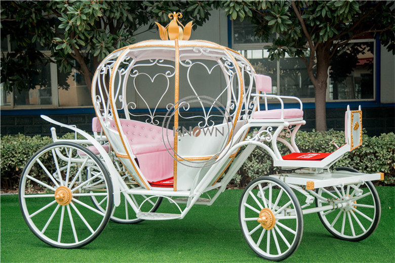 2024 Electric Cinderella Pumpkin Horse Carriage Royal Sightseeing Carriage Used for Wedding Park Attraction