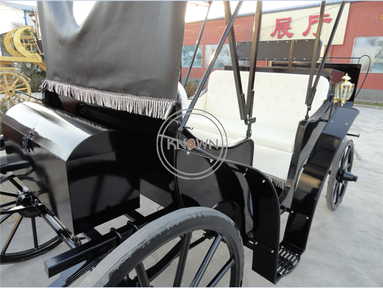 2024 Royal Towed Horse Carriage Luxury 4 Wheels Sightseeing Car Electric Horses Carriage Cart for Sale