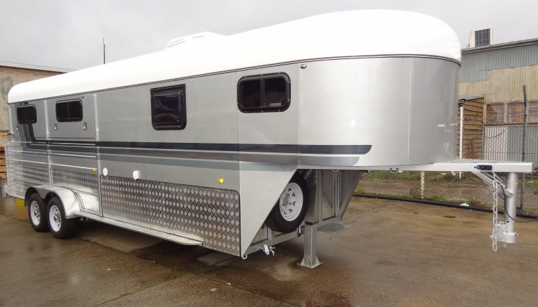 2024 CE Approved Horse Transport Trailer Customized 3 Horse Gooseneck Trailers with Living Quarters