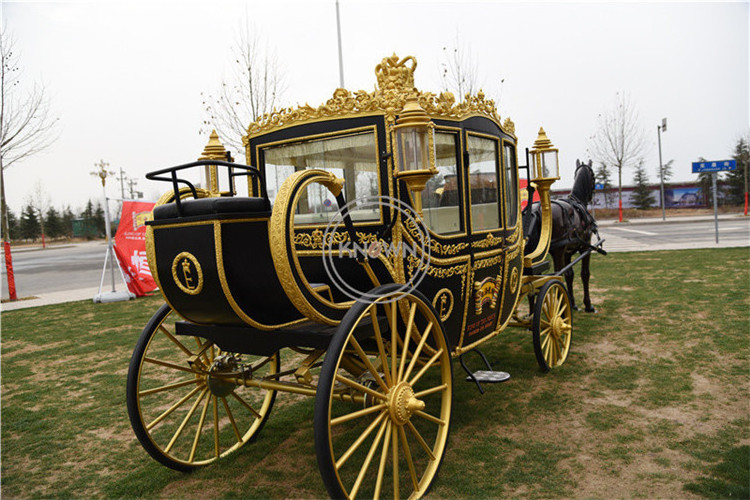 2024 High Quality Cinderella Horse Drawn Carriage Electric Double-row Princess Wedding Horse Car Price for Sale