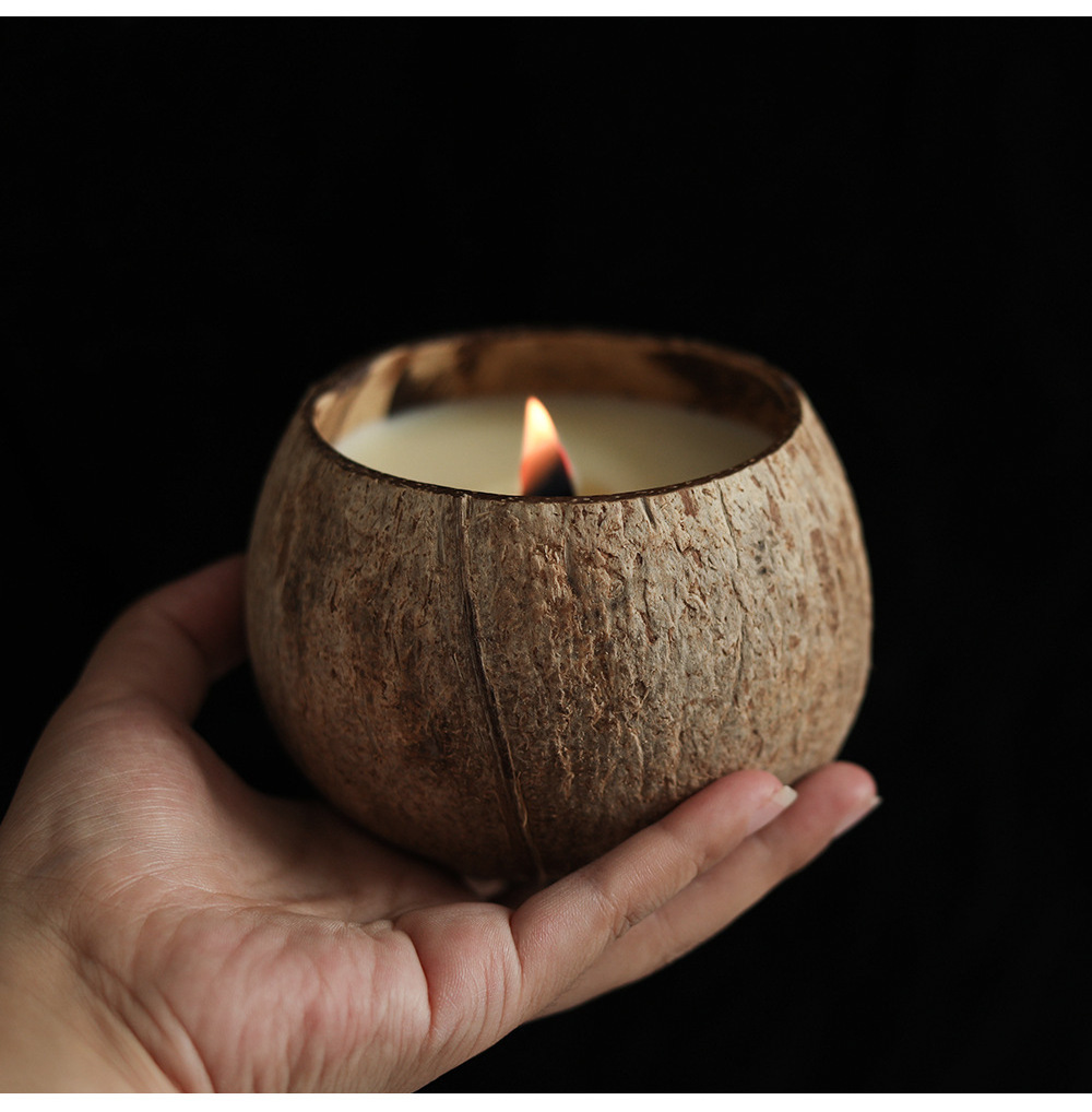 2023 eco friendly Natural Polished Coconut Shell Scented Soy Wax Candle with Wooden Wick For Candle aroma