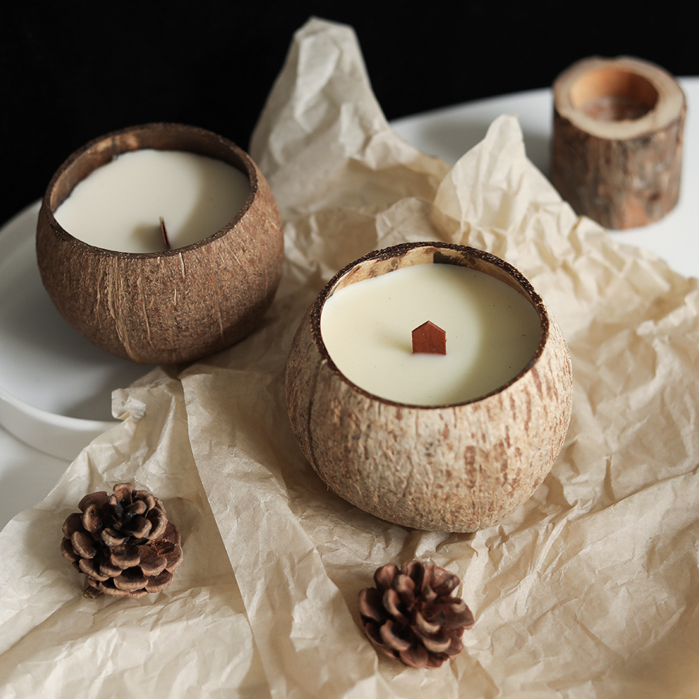 2023 eco friendly Natural Polished Coconut Shell Scented Soy Wax Candle with Wooden Wick For Candle aroma